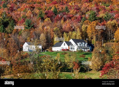 New mountainside home, Jeffersonville, Vermont, USA Stock Photo - Alamy