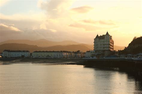 Llandudno Promenade - Llandudno.com