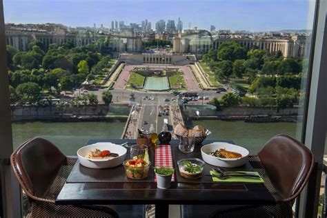 Viator Exclusive: Eiffel Tower Lunch, Champagne and Trocadero View Seating
