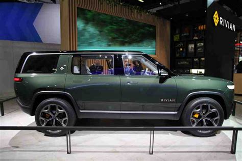 Rivian R1S Electric SUV: First Look - Autotrader