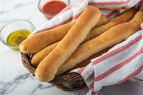 Olive Garden Breadsticks Recipe - Shugary Sweets