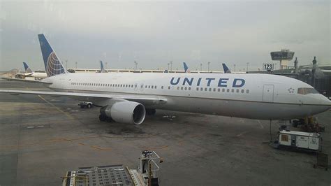 United Airlines Fleet Boeing 767-300ER Details and Pictures