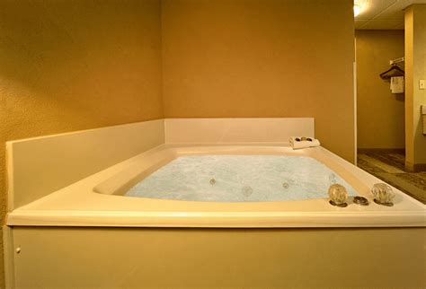 3 Reasons to Enjoy a Romantic Escape at Our Pigeon Forge Hotel with Jacuzzi in Room - Pigeon ...