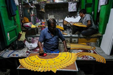 Photos: Kolkata artists make idols to celebrate Durga Puja | Arts and ...