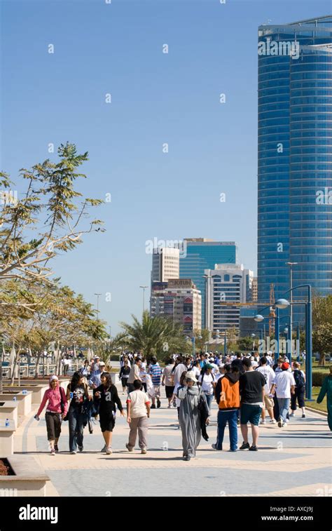 Abu dhabi corniche park hi-res stock photography and images - Alamy