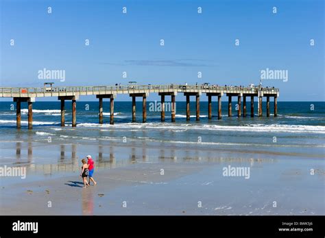 Fishing Pier at St Augustine Beach, Anastasia Island, St Augustine Stock Photo: 32998286 - Alamy