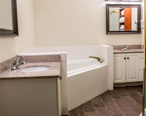 Quality Inn Muskegon - HarbourHotels.com