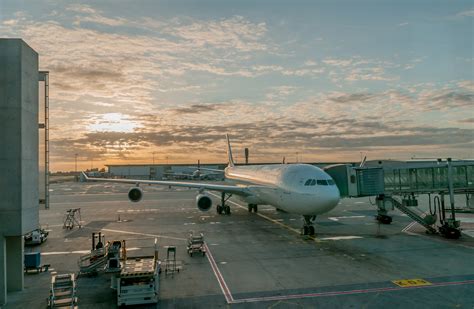 File:Paris-Charles de Gaulle Airport sunrise.jpg - Wikimedia Commons