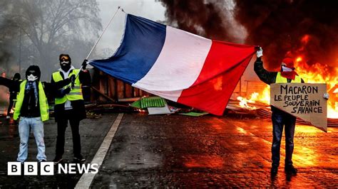 France protests: Fuel tax rises in 2019 budget dropped - BBC News