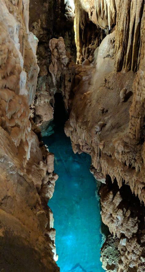 Bridal Cave in Missouri [OC] [2000x3756] : r/EarthPorn