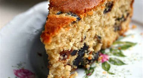 Cake with Agen Prunes, Almonds and Armagnac