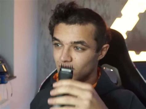 F1 Driver Lando Norris Shaves His Head Live On Twitch - Boss Hunting