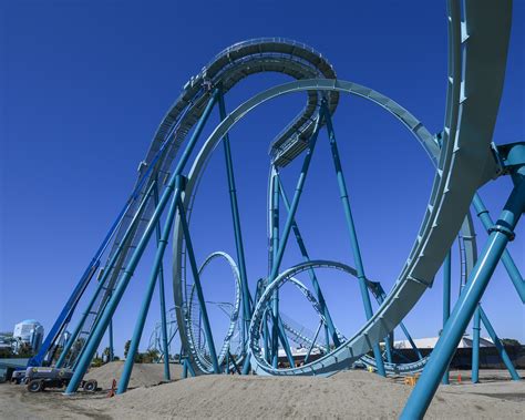 VIDEO: Emperor Dive Coaster At SeaWorld San Diego – Coaster Nation