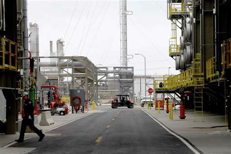 Exxon launches $2B refinery expansion in Beaumont