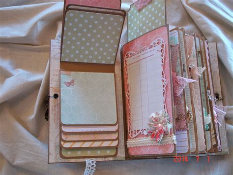 Scrapbooking by Phyllis: Premade Scrapbook Mini Album *Memories*