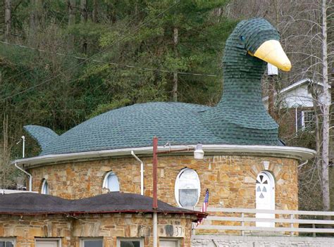 Is This Goose-Shaped House KentuckyÍs Strangest Landmark? | Southern Living