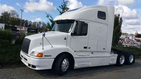 Volvo Volvo semi truck (2002) : Sleeper Semi Trucks