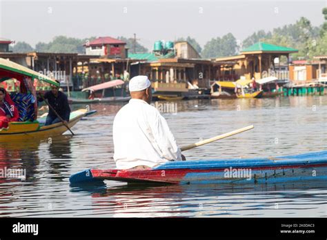 dal lake kashmir house boat Stock Photo - Alamy