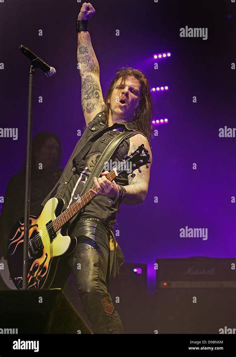 Ricky Warwick Thin Lizzy performing at Manchester O2 Apollo Manchester ...