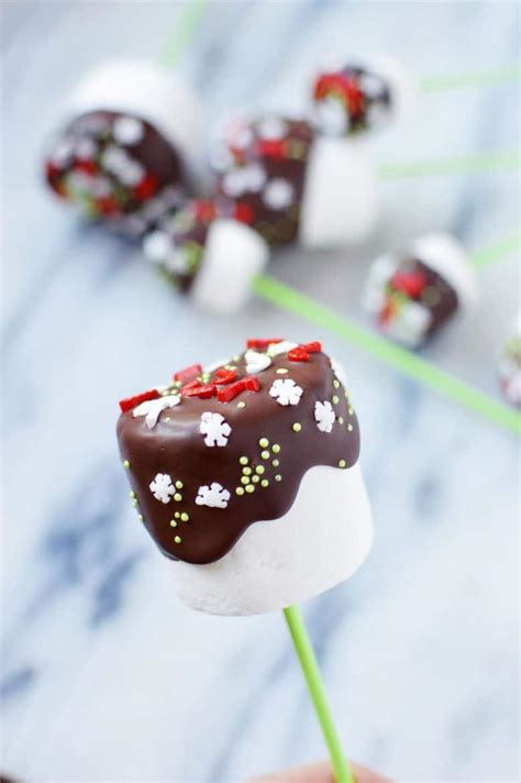 DIY Winter Wonderland Chocolate Dipped Marshmallows