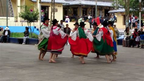 Traditional Ecuadorian Dance - YouTube