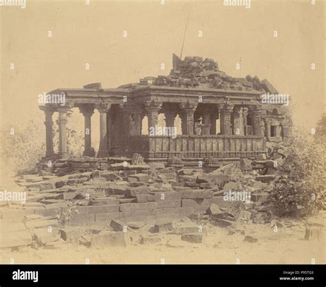 A Hindu temple ruins at Nohta Damoh District 01 Stock Photo - Alamy