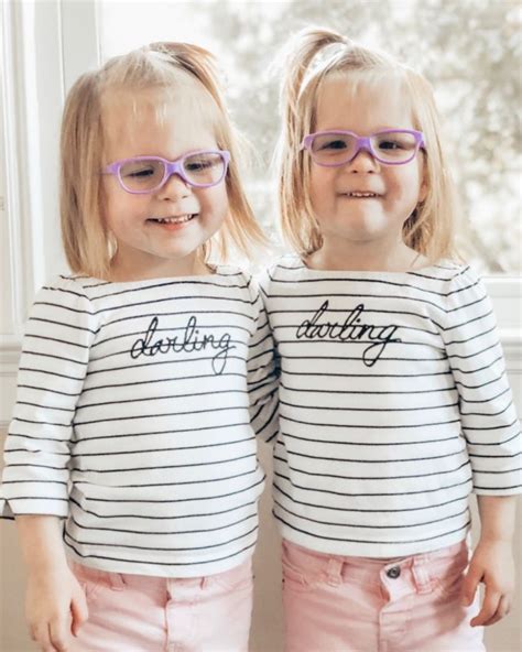 What Are Mirror Image Twins? - Twin Mom and More