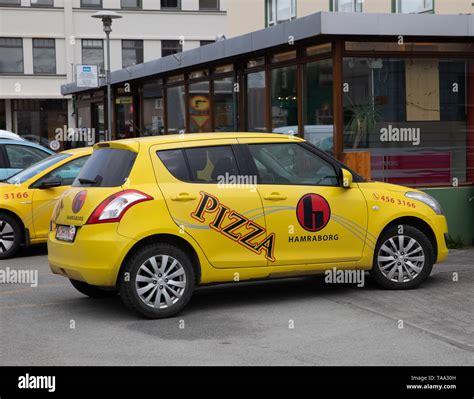 Pizza delivery car hi-res stock photography and images - Alamy