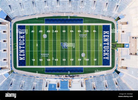 Aerial view of football field hi-res stock photography and images - Alamy