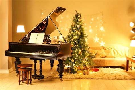 Tis the Season: Learn These 6 Easy Piano Christmas Carols