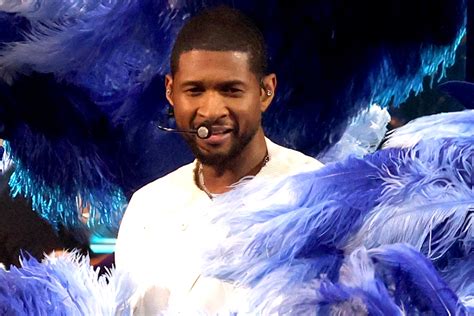 Usher's Backstage Super Bowl Outfit Goes Viral - Newsweek