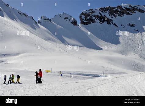 Germany, Upper Bavaria, Garmisch-Partenkirchen: part of the skiing area on the Zugspitze glacier ...