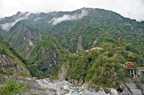 File:Taiwan 2009 HuaLien Taroko Gorge Temple FRD 6719.jpg - Wikipedia, the free encyclopedia