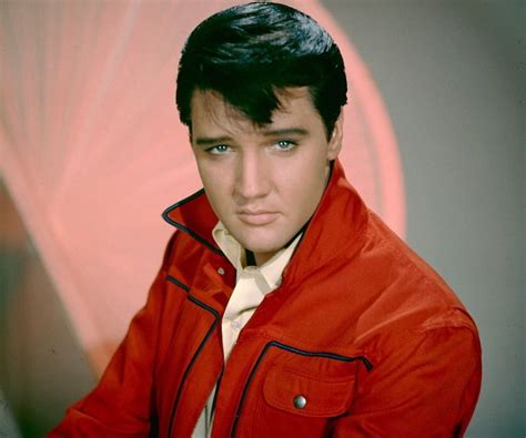 Elvis Presley Biography - Facts, Childhood, Family Life & Achievements