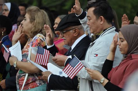 Oath during Naturalization Ceremony | Smithsonian Photo Contest | Smithsonian Magazine