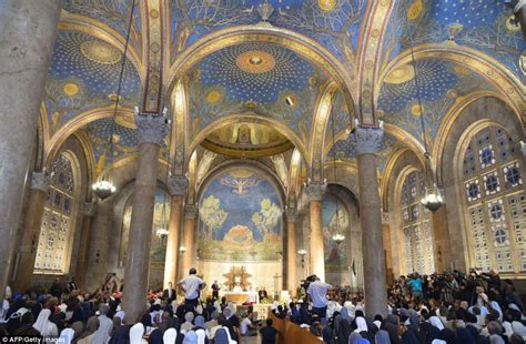 Pope Francis prays at Western Wall, leaving note for peace for Christians, Muslims and Jews ...