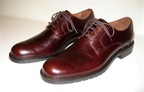 File:Mens brown derby leather shoes.jpg - Wikipedia
