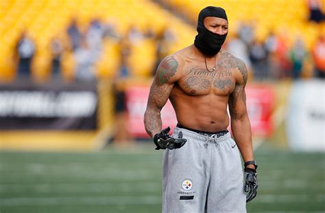 A Few NFL Players Forgot to Wear Their Shirts While Warming Up in the ...