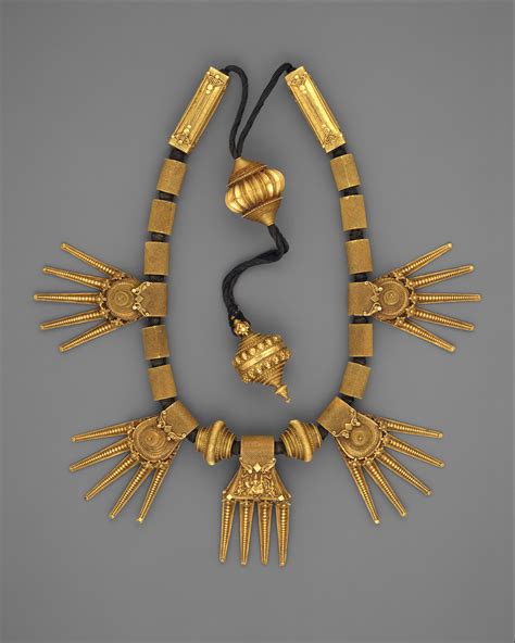 The History of Jewelry, from Ancient Mesopotamia to Today