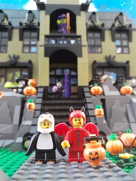 I Finished This Year’s LEGO Haunted House! : r/lego