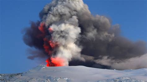 Iceland Braced for Volcano Eruption That Could Disrupt Air Traffic ...