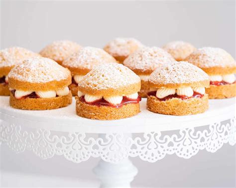 Mini Victoria Sponge Cakes | M