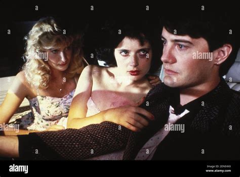 Blue Velvet Year : 1986 USA Director : David Lynch Laura Dern, Kyle ...