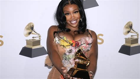 SZA's Makeup Artist Gives Details On The Singer's Grammys Look