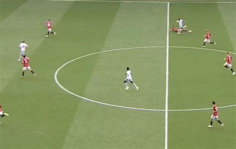 (Video) Casemiro tackle to prevent Nottingham Forest counter-attack