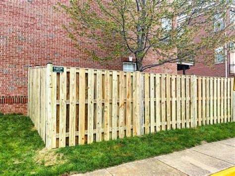 14 Pallet Fence Ideas That You Can DIY - Trendey