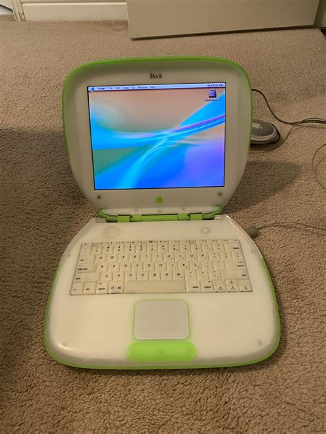 iBook G3 Clamshell in the Rare Key Lime Color! What do you think? : r/mac