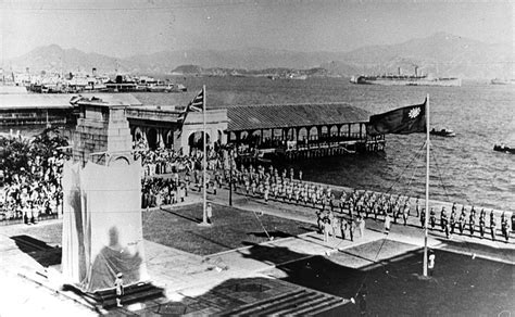 File:1945 liberation of Hong Kong at Cenotaph.jpg - 维基百科，自由的百科全书