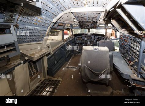 Hamburg, Germany. 22nd Sep, 2021. The cockpit of a Boeing 707 stands in a warehouse. Components ...