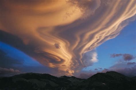 artistic cloud | Lenticular clouds, Night sky photography, Sky and clouds